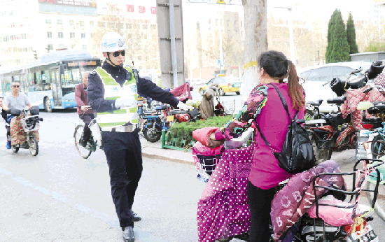 潍坊交警开展为期30天的市容环境交通秩序整治