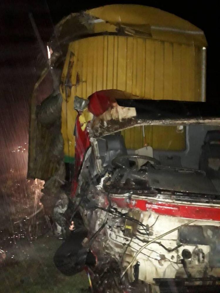 坦桑尼亚一卡车撞上公交车 致12死、46伤
