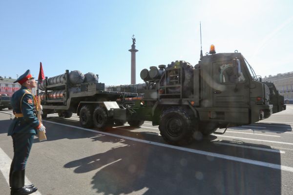 美媒：俄罗斯向中国交付首批S-400系统 可装备一个营