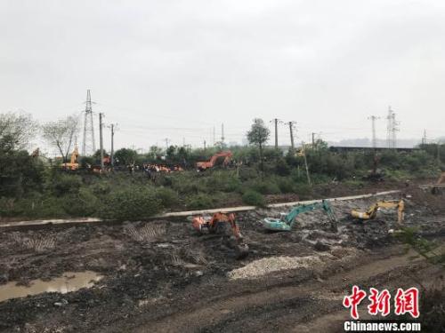 京广普速部分区间路基塌陷 铁路局工作组组织抢修