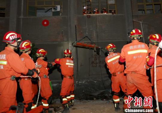 四川消防川西战区举行跨区域地震拉动演练
