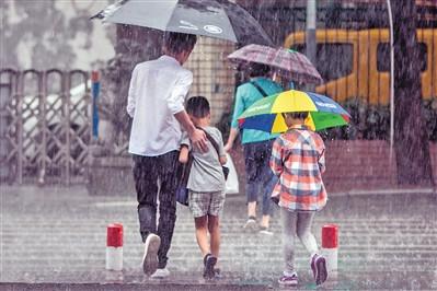 广州发布今年首个暴雨预警信号 今明降温并有大雨