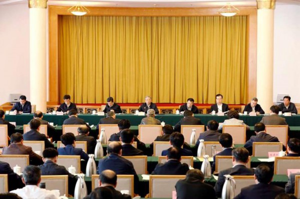 省委理论学习中心组进行集体学习