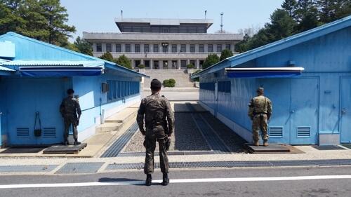 韩美下周将讨论朝韩首脑会谈当天是否暂停军演