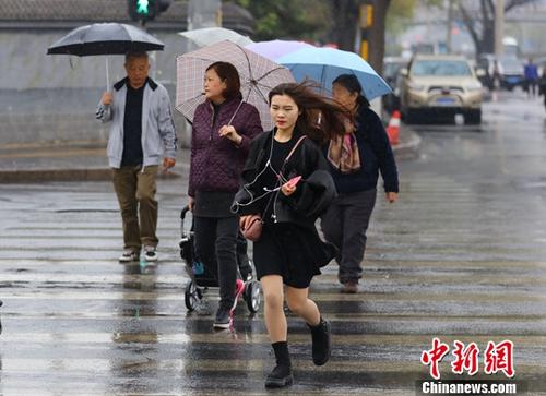 北京今夜将迎来一场春雨 明日最高气温骤跌至16℃