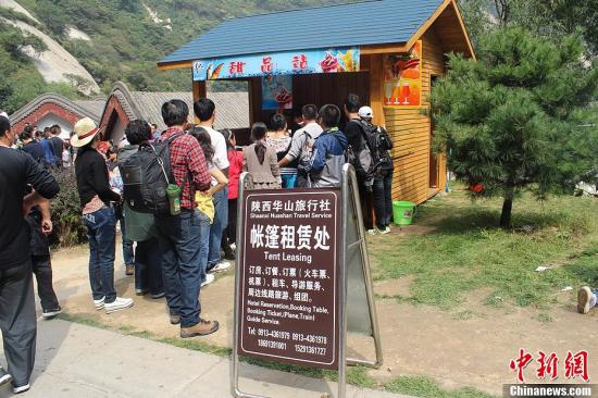 陕西华山突发强风造成160名游客滞留 目前已安全下山