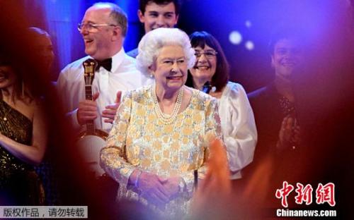 生日快乐！英女王庆祝92岁大寿 出席生日音乐会