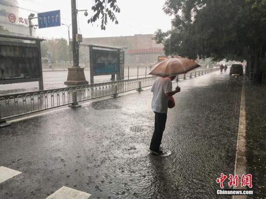 大雨倾泻中国中东部 多地降温明显