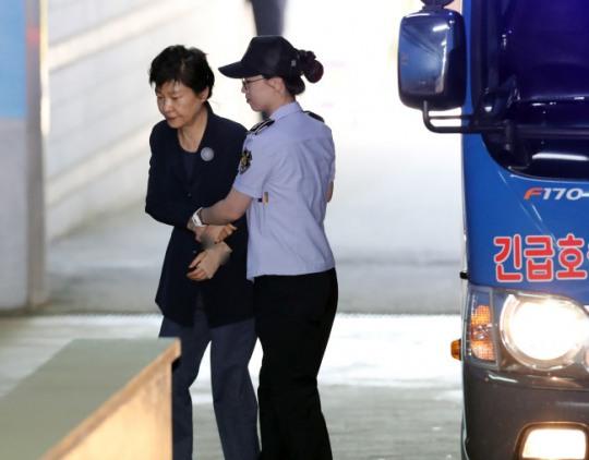 朴槿惠判24年后又被审！涉贿2000万 或拒绝出庭