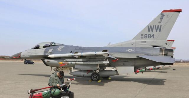 美日在日本北海道举行联合训练 美F-16战机参加