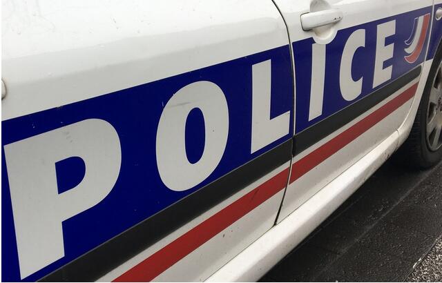 法国19岁男子醉酒驾车撞警察 此前曾被判刑23次