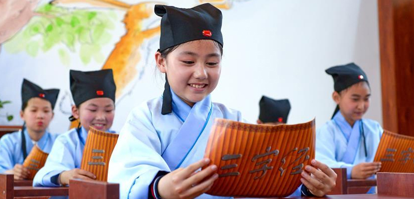 读书日里品书香 全民阅读活动在各地如火如荼开展