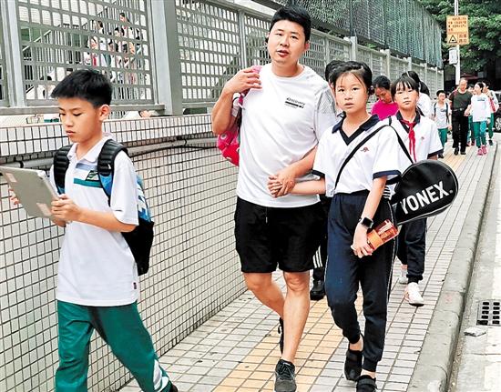 广州部分学校托管时间“5改6” 家长乐见峰回路转