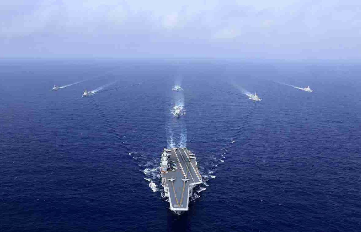 海军航母编队完成远海实兵对抗训练返航