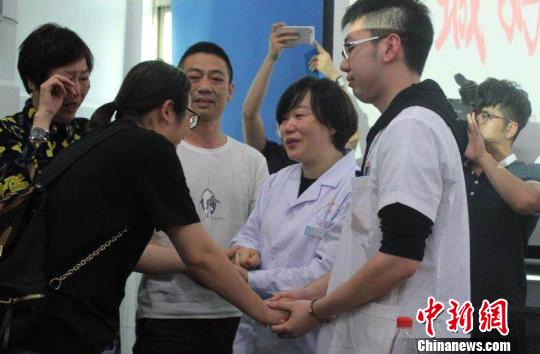 路遇车祸 浙江温州“白衣天使”紧急施救化险为夷