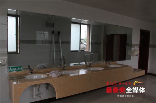 泰山广场厕所改革完成施工 新增无障碍厕位