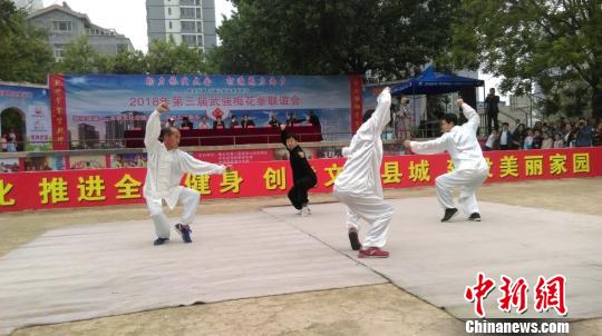 400余梅花拳弟子河北武强展演 女弟子冲破古习俗献艺