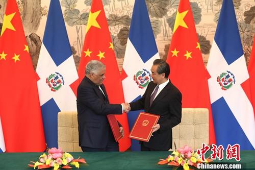 多米尼加总统梅迪纳：与中国建交是跟上历史的潮流