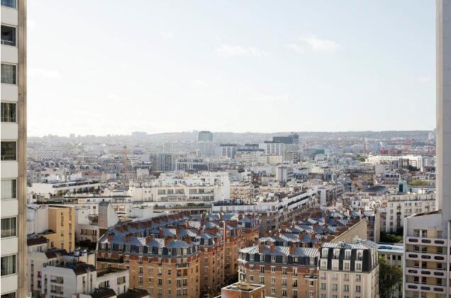 法国巴黎市区房价节节攀升 中产阶级转向郊区购房