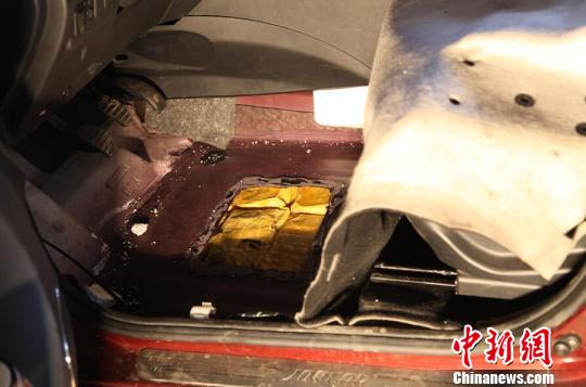 男子越野车夹层藏毒34.25公斤 被云南警方查获