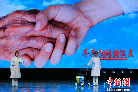 上海老年护理院90后护士:暖心呵护高龄老人