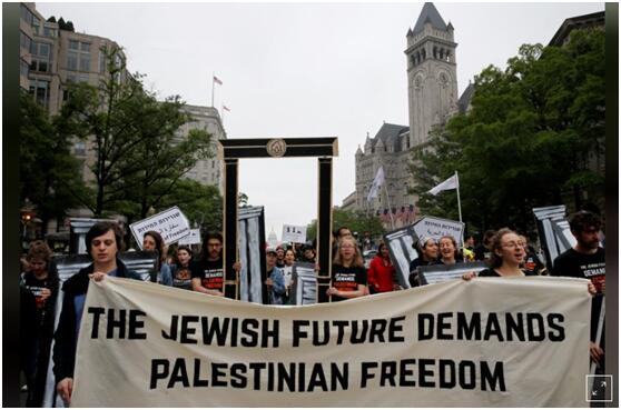 美国犹太人抗议驻以使馆搬迁：巴勒斯坦人也必须在和平庇护之下！