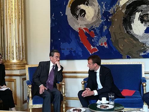 法国总统马克龙会见中国国务委员兼外交部长王毅