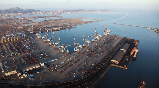 烟台西港区：建设全球最深码头 接卸世界最大船舶