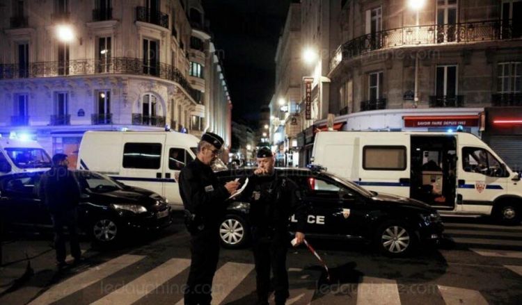 巴黎持刀恐袭：马克龙将接见三名警察 表达感激