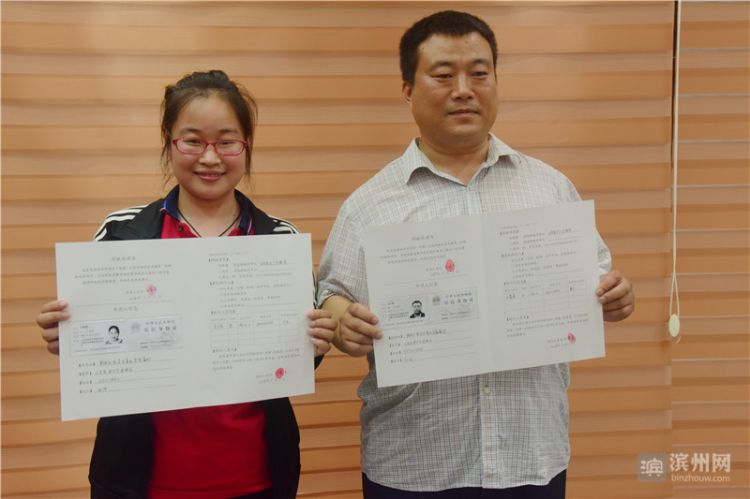 他们双双签字 是滨州申请捐献眼角膜夫妻最年轻的一对