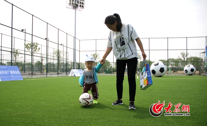 滨州国际足球运动小镇足球营今起试运营，免费向市民开放