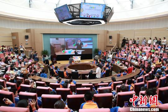 新中国“光学摇篮”对外开放 民众争飨“科学盛宴”