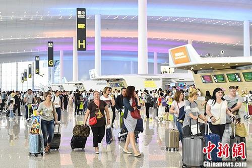 广州白云机场T2航站楼正式全面启用