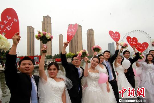 穿越40年 天津建设者举行集体婚礼唱响改革赞歌