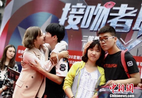 南京情侣互动大赛 表达对爱人真挚情意