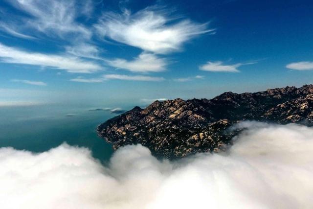 （美丽中国）“海上第一仙山”崂山现云海奇观