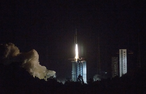 外媒：中国发射“鹊桥”连通地月 让“嫦娥”离月宫又近一步
