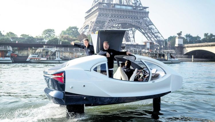 巴黎塞纳河再现“水上飞”出租艇 有望正式推广使用