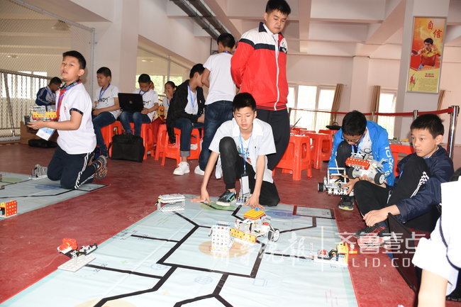 济南中小学生创客：机器人竞赛、学生创意智造项目