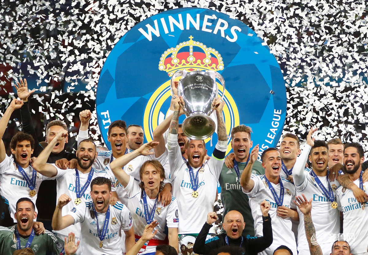 欧冠决赛:颁奖典礼举行 皇家马德里三连霸创史