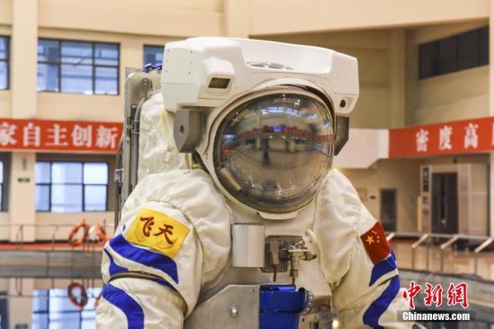 中国15名航天员圆满完成沙漠野外生存训练