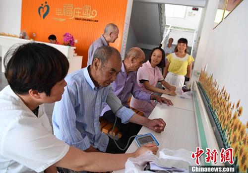 专家：应对中国老龄化 “医养结合”是关键