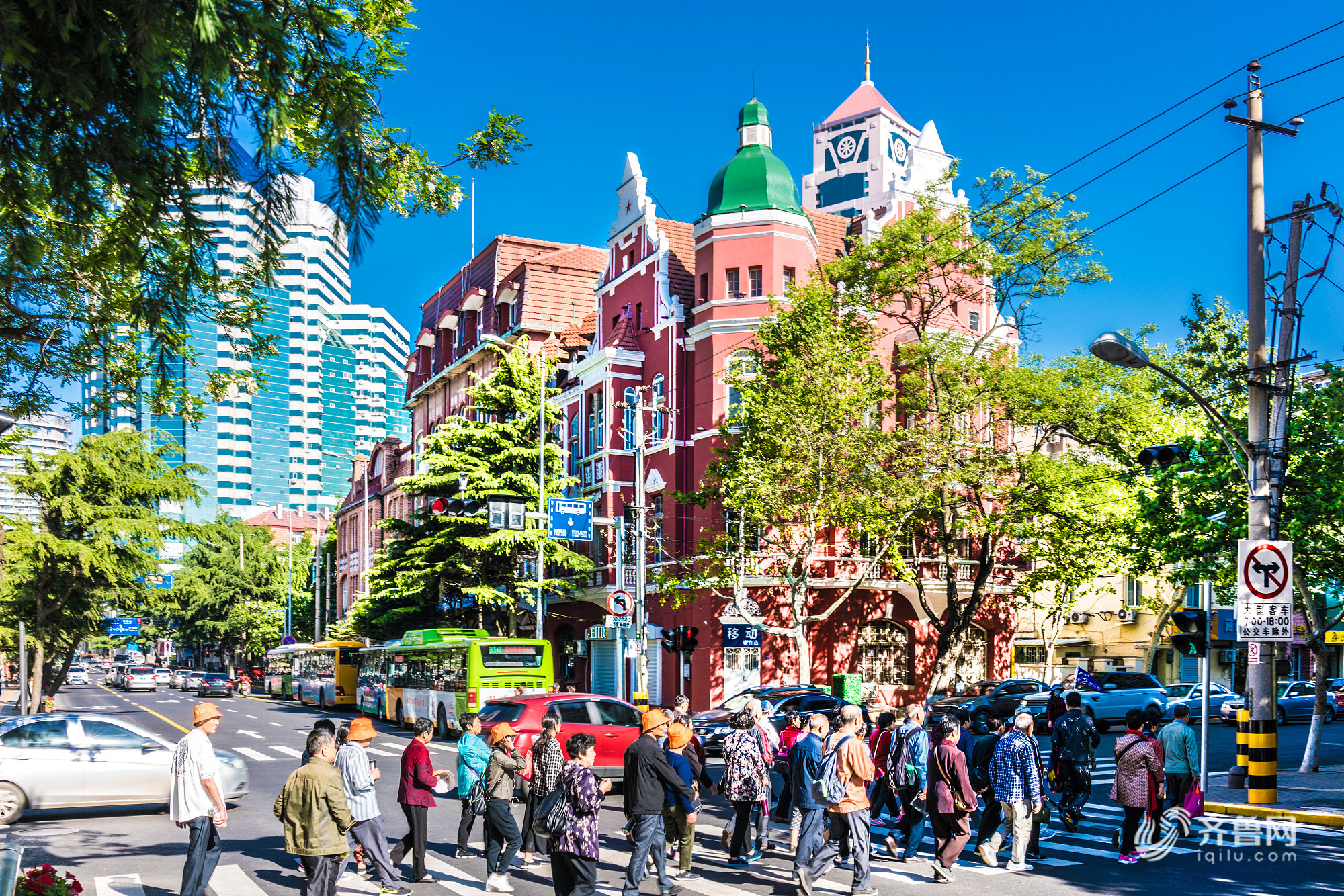 青岛中山路是一条有着百年历史、闻名全国的商业街