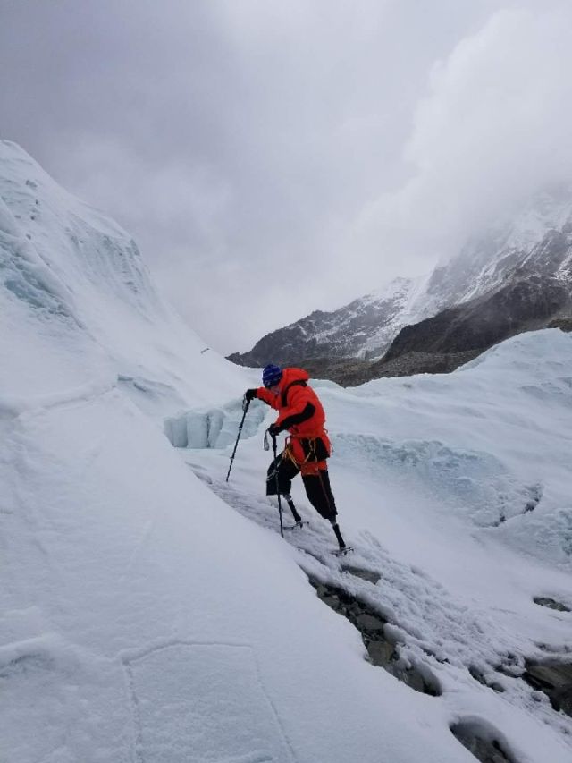 43年一座山 无腿登山者梦圆珠峰