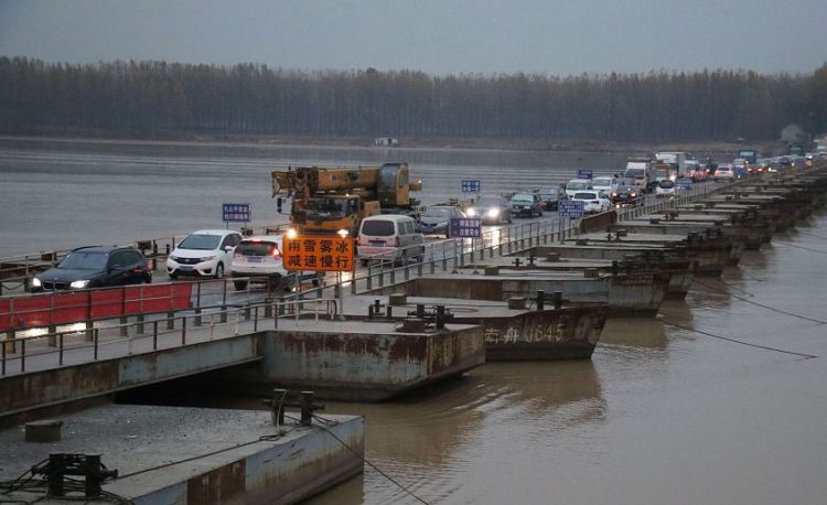滨州高新交警全力做好黄河大桥封闭施工期间疏堵保畅