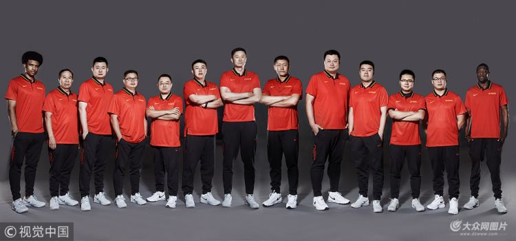 中国男篮蓝队官方写真发布 杜锋坐镇