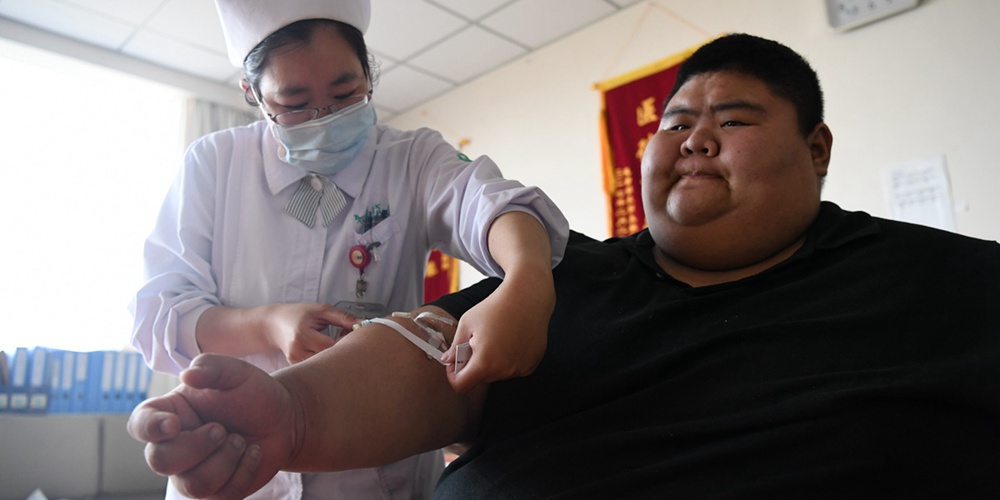 668斤“中国第一胖”进驻医院 手机直播减肥粉丝过百万