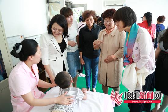 临沂市妇联举行庆“六一”走访慰问儿童福利院活动
