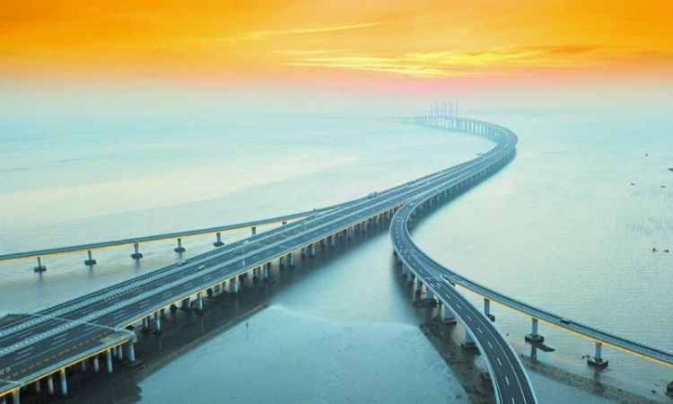 胶州湾大桥飞架海上 青岛这些动脉道桥你都见过吗