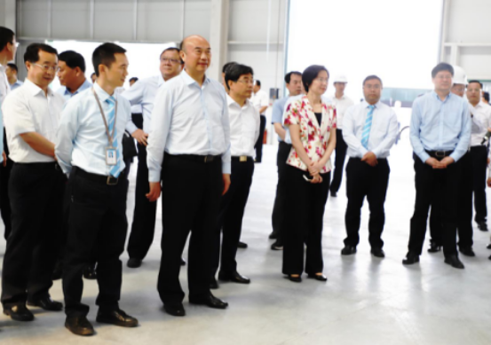 刘国中省长（前排左二）莅临指导工作